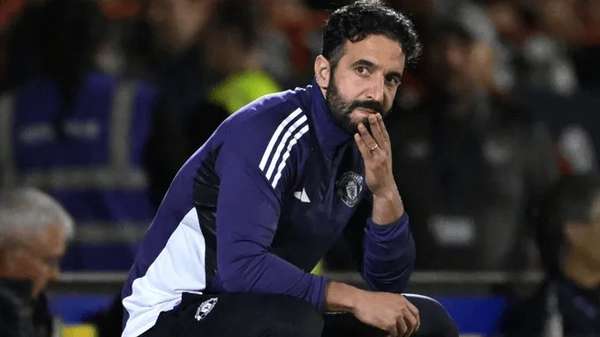 曼联引援策略曝光：阿莫林点名双10号位，瞄准多功能中场增强