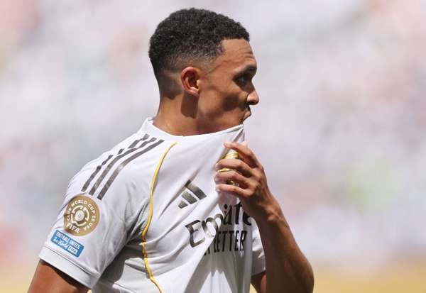 阿诺德代表皇马重返安菲尔德，前红军队友哈曼呼吁主场球迷给予崇高礼遇