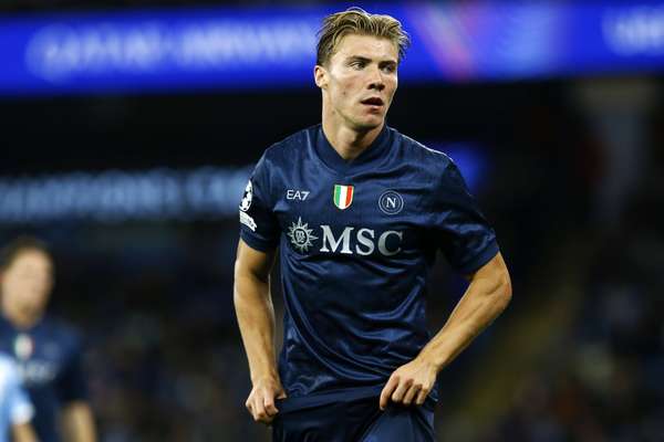 霍伊伦持续低迷获评全场最低分 三大报齐批其进攻端迷失