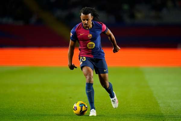 孔德坦承巴萨全方位落于下风 盛赞巴黎展现冠军底蕴