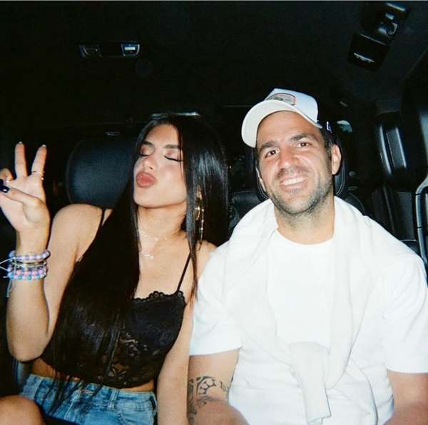 小法为继女庆生显温情 12岁年龄差演绎别样父女情