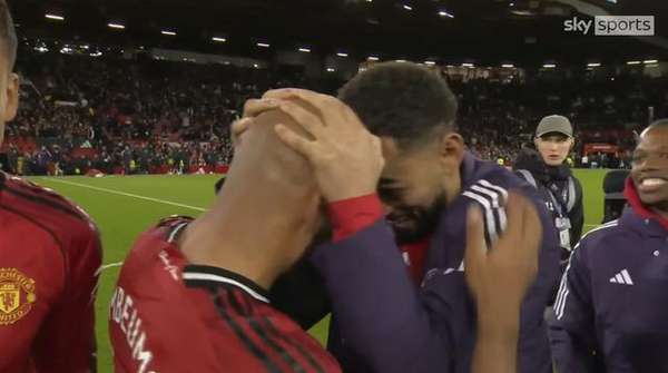 内维尔：曼联双锋渐入佳境 冲击前六可期